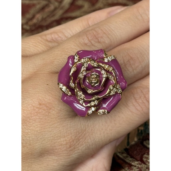 The Unbranded Brand Jewelry - Large Chunky Enameled Rhinestone Rose‎ Cocktail Ring Sz 8 Gold Tone